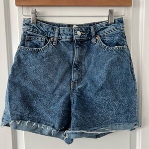 H&M High Rise Mom Denim Shorts | Medium Wash | Size 6